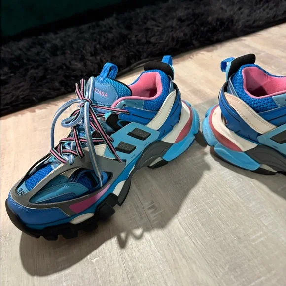 Balenciaga Sneakers in Blue and Pink - Picture 7 of 8